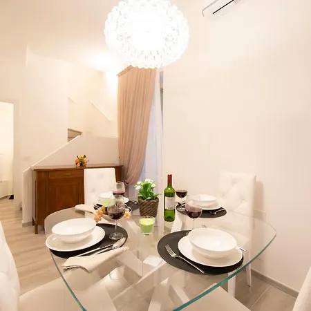Sleeps 4 Air Con Lenno