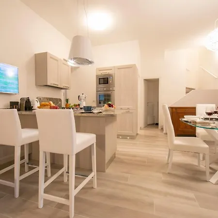 Sleeps 4 Air Con Apartment Lenno