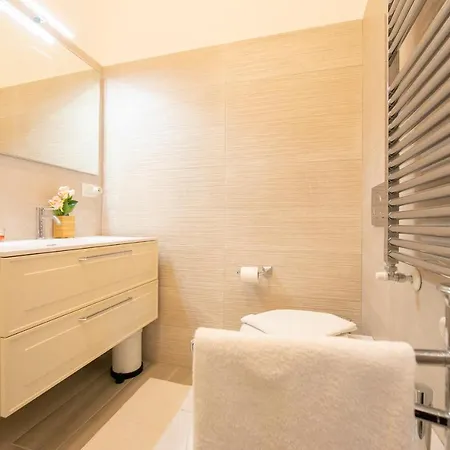 Sleeps 4 Air Con *
